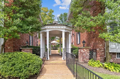 123 E Bodley Ave #4C, Kirkwood, MO 63122