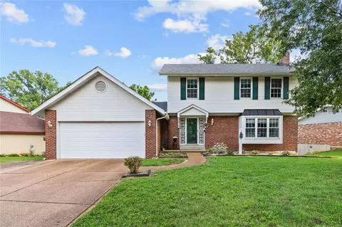 2376 Pierwood Dr, Saint Louis, MO 63129