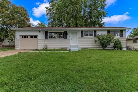12 Saint Catherine Dr, Saint Peters, MO 63376