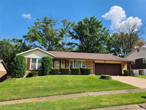 4378 Contessi Manor Ct, Saint Louis, MO 63128