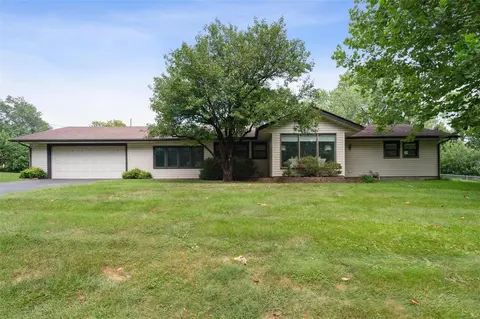 9934 Clearwater Dr, Saint Louis, MO 63123