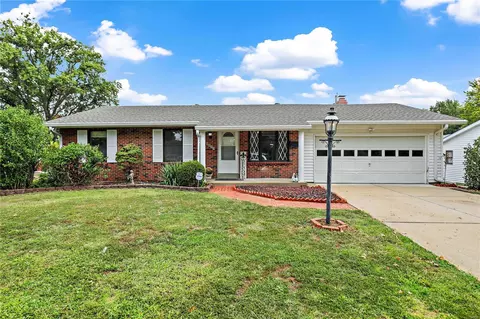 4715 Cornwell Dr, Saint Louis, MO 63123