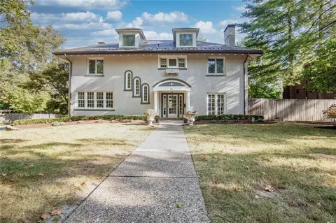 81 Aberdeen Pl, Saint Louis, MO 63105