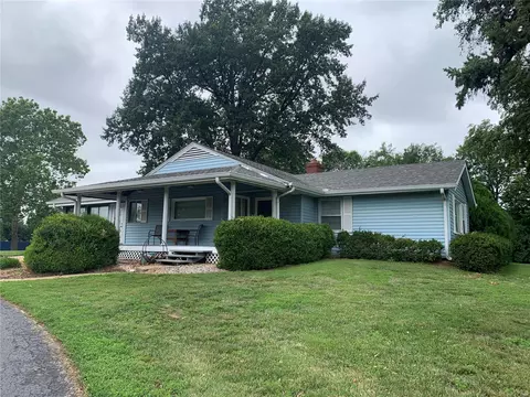 1020 Woodcrest Ln, Hazelwood, MO 63042