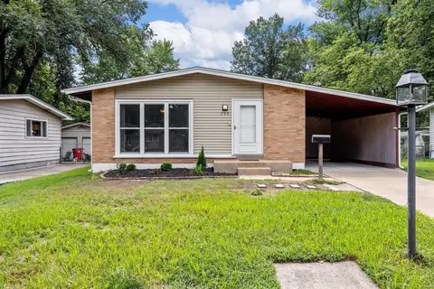 750 Manresa Ln, Florissant, MO 63031