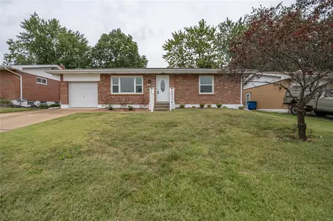 301 Southampton Dr, Saint Louis, MO 63125