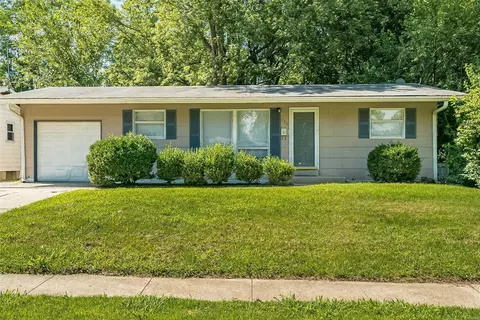 880 Rogers Ln, Florissant, MO 63033