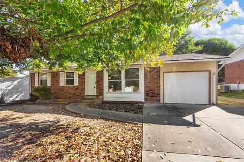 2129 Bolton St, Saint Charles, MO 63301