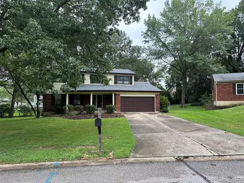225 Crowsnest Dr, Ballwin, MO 63021 photo 3