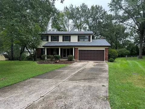 225 Crowsnest Dr, Ballwin, MO 63021