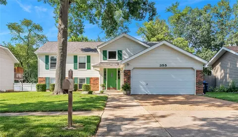 355 Windyoak Dr, Ballwin, MO 63021