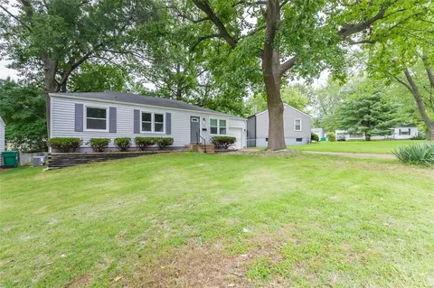 1207 Laire Dr, Saint Louis, MO 63137