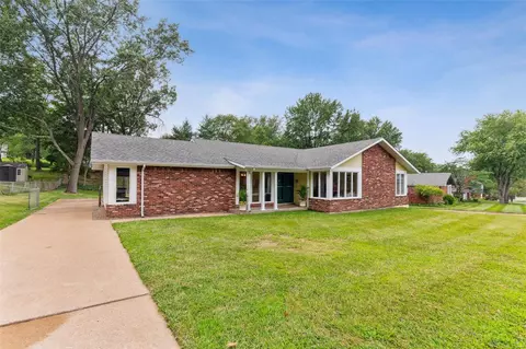 492 Maymont Dr, Ballwin, MO 63011 photo 2