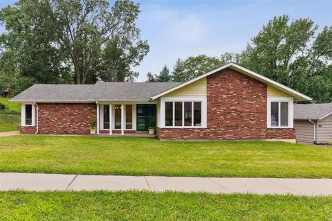 492 Maymont Dr, Ballwin, MO 63011