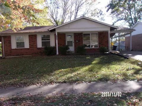 2106 Kingsford Dr, Florissant, MO 63031