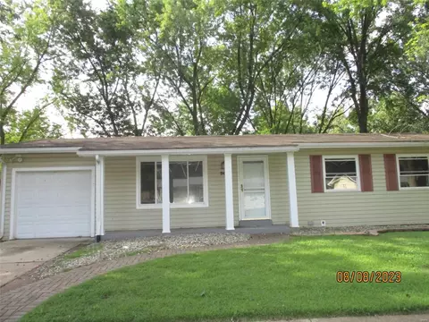 960 Dewayne Dr, Florissant, MO 63031