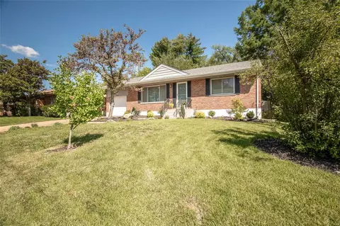 9509 Arban Dr, Crestwood, MO 63126