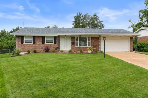 9999 Casa Rosa Dr, Saint Louis, MO 63123