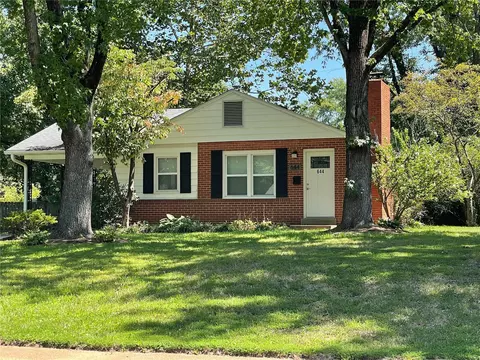 644 Huntwood Ln, Saint Louis, MO 63122