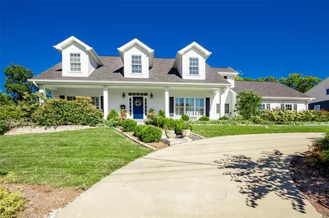 720 S Ballas Rd, Kirkwood, MO 63122