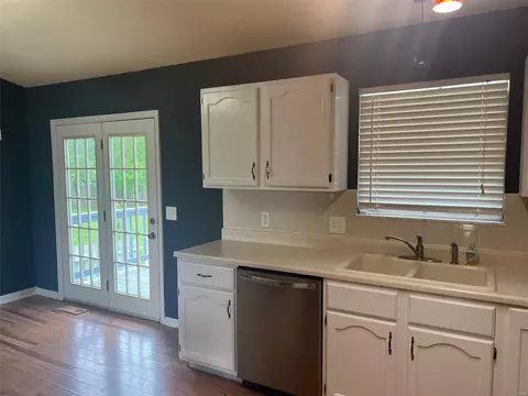 22 W Park Dr, O'fallon, MO 63366 photo 3