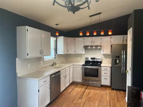 22 W Park Dr, O'fallon, MO 63366 photo 2