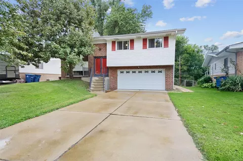 2219 Apple Bud Ln, Saint Louis, MO 63125