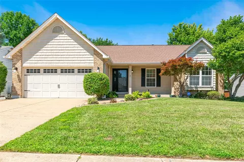 1879 Willow Oak Dr, Saint Charles, MO 63303