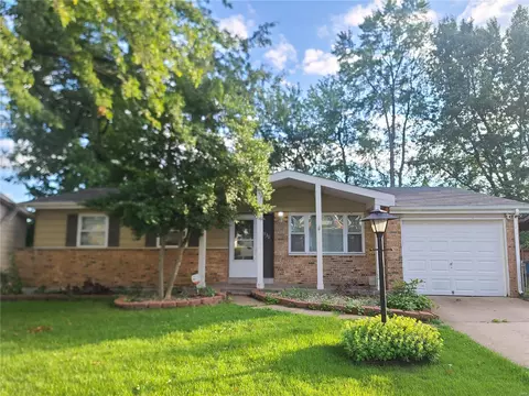 3930 Via Miralesta Dr, Saint Louis, MO 63125