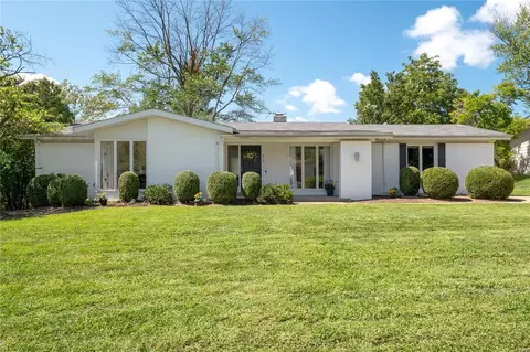 573 Highland Ridge Dr, Ballwin, MO 63011