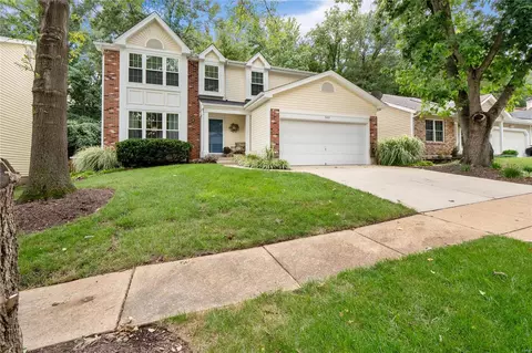 560 Woodlyn Xing, Ballwin, MO 63021