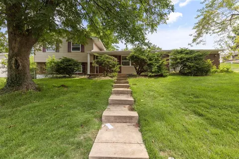 1222 Momarte Ln, Saint Louis, MO 63146