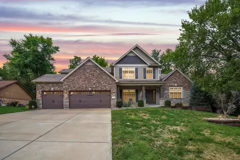 220 Barker Ln, Ballwin, MO 63021