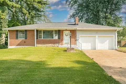 937 Olympia Dr, Saint Louis, MO 63135