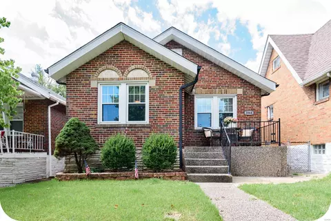 3844 Burgen Ave, Saint Louis, MO 63116