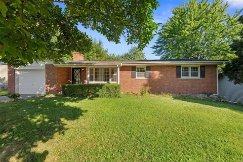 651 S Pam Ave, Saint Charles, MO 63301