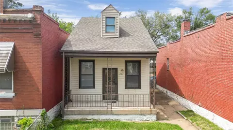 7717 Vermont Ave, Saint Louis, MO 63111