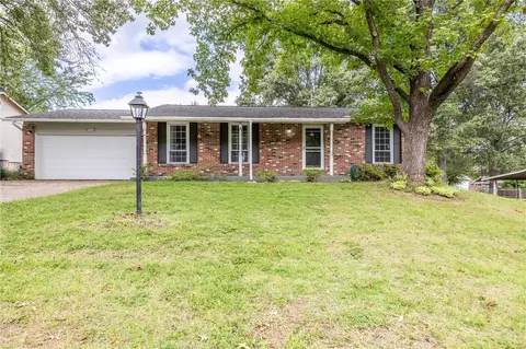 15 Edgemont Rd, Saint Peters, MO 63376