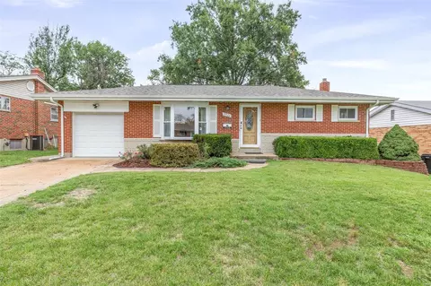 9533 Jachurst Ln, Affton, MO 63123