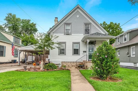 1028 Madison St, Saint Charles, MO 63301