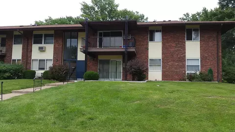 7604 Hazelcrest Dr #D, Hazelwood, MO 63042