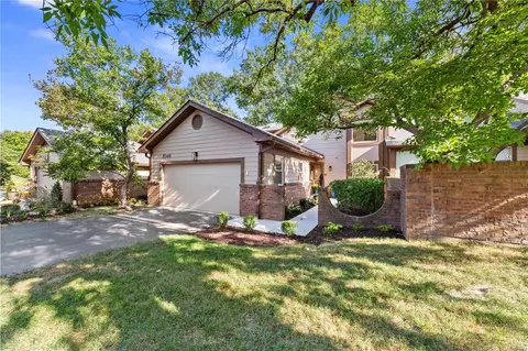 1046 Nobleman Dr, Saint Louis, MO 63146