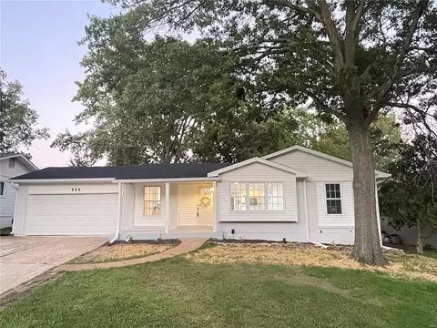906 Parma Dr, Ballwin, MO 63021 photo 1
