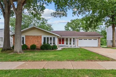 838 Pontoison Dr, Manchester, MO 63021