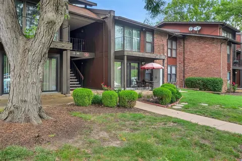 1090 Mersey Bend Dr #G, Saint Louis, MO 63129