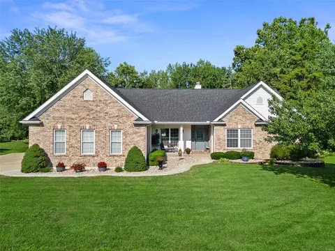 624 Winding Creek Dr, Wentzville, MO 63385