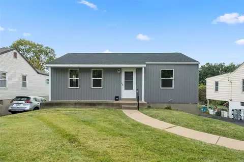 10734 Saint Henry Ln, Saint Ann, MO 63074