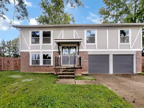 2225 Colony Meadows Ct, Maryland Heights, MO 63043