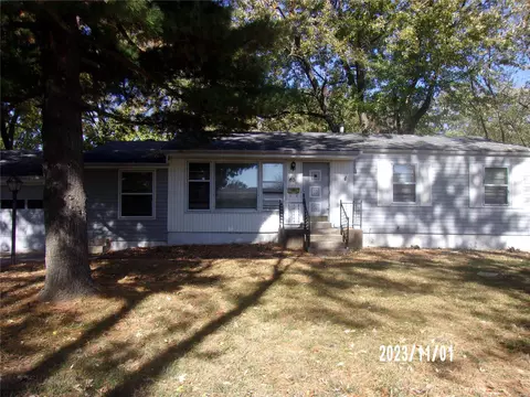 65 Saint Virgil Ln, Florissant, MO 63031