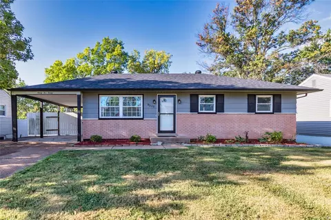 9520 Marbob Dr, Saint Louis, MO 63123